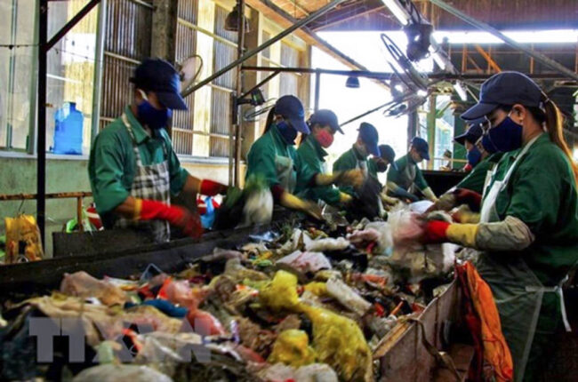 Phát triển công nghệ tái chế, xử lý rác thải nhựa, đẩy mạnh nghiên cứu ứng dụng vật liệu mới