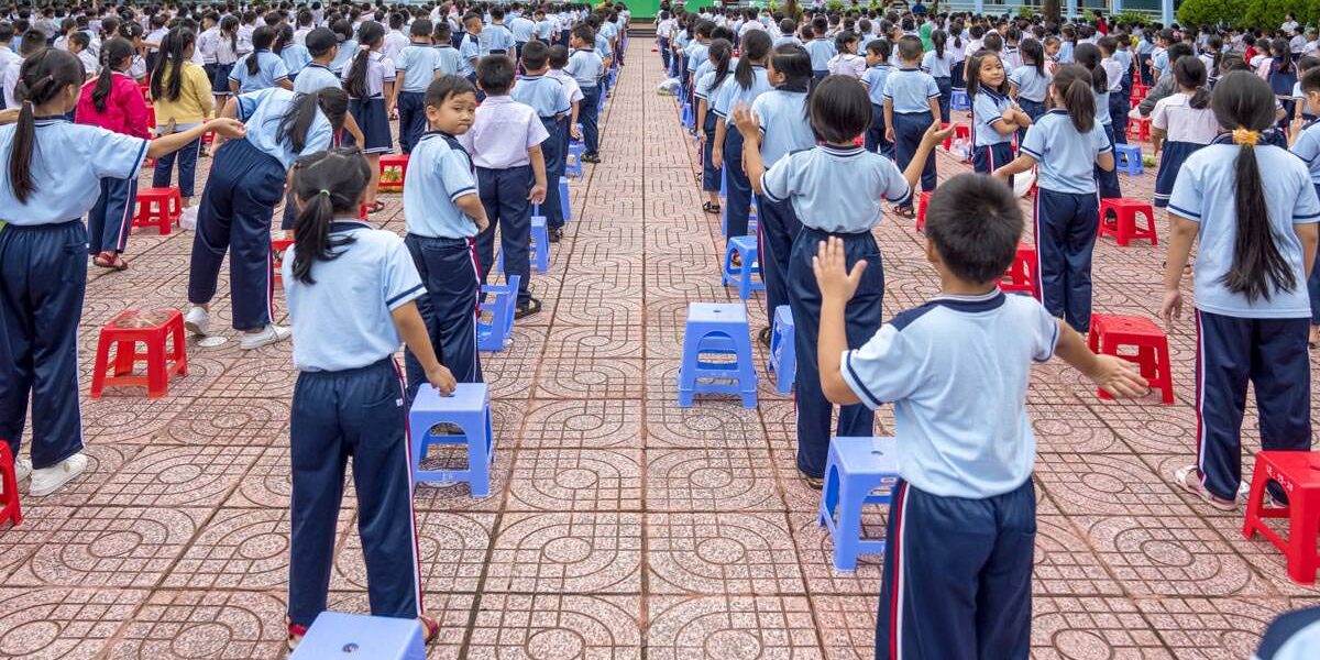 Đổi chai nhựa lấy chai đựng nước KoN1 thay thế chai nước nhựa dùng một lần Đổi chai nhựa lấy chai đựng nước KoN1 thay thế chai nước nhựa dùng một lần