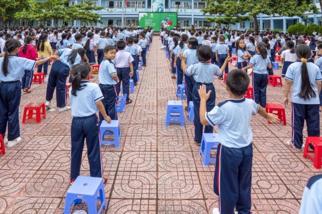 Đổi chai nhựa lấy chai đựng nước KoN1 thay thế chai nước nhựa dùng một lần Đổi chai nhựa lấy chai đựng nước KoN1 thay thế chai nước nhựa dùng một lần