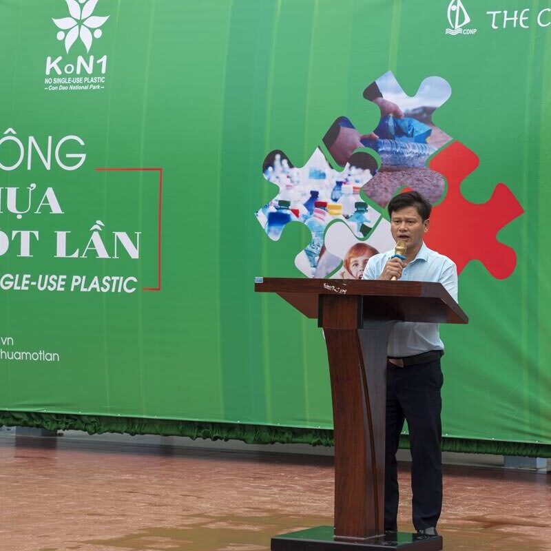 Đổi chai nhựa lấy chai đựng nước KoN1 thay thế chai nước nhựa dùng một lần