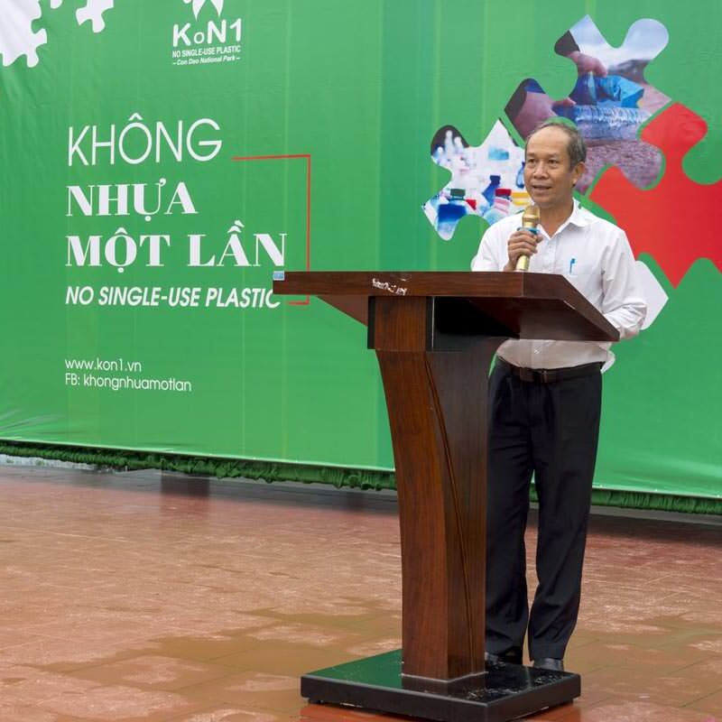 Đổi chai nhựa lấy chai đựng nước KoN1 thay thế chai nước nhựa dùng một lần